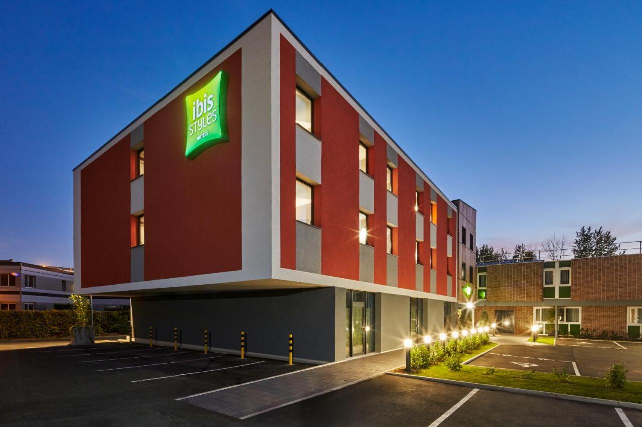 Отель Ibis Styles Evry Lisses Экстерьер фото